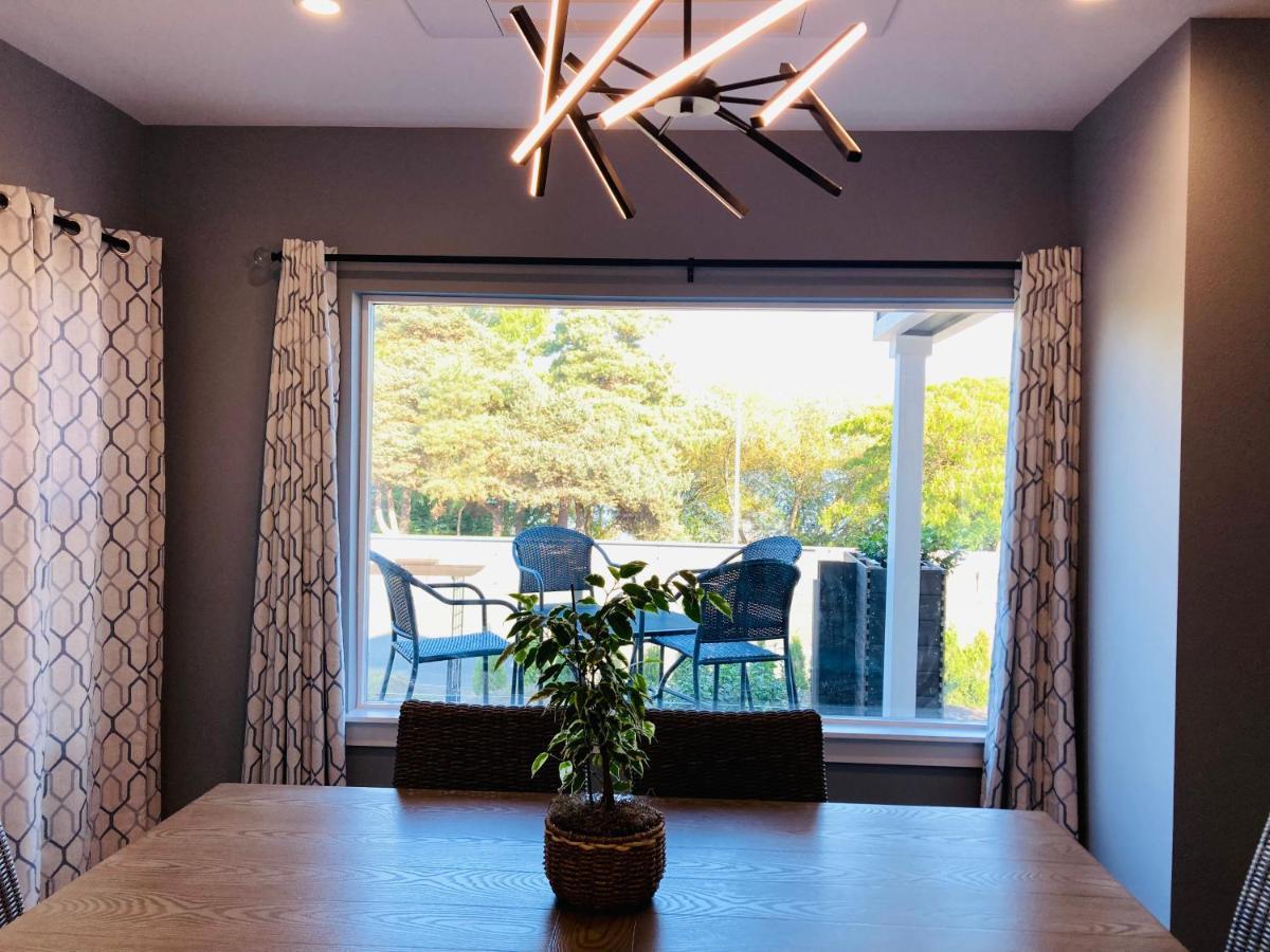 Green Lake 1St Line Home A With Central Air Conditioners Seattle Exteriör bild