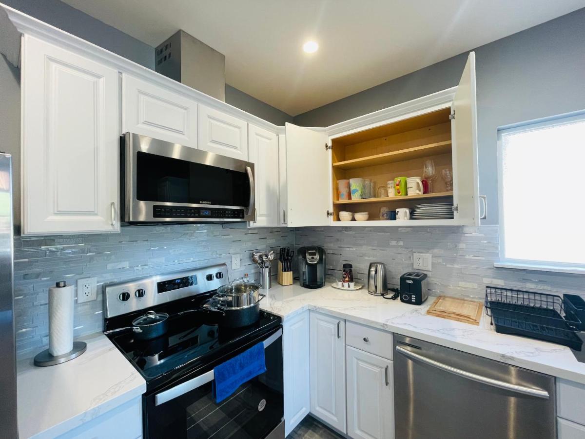 Green Lake 1St Line Home A With Central Air Conditioners Seattle Exteriör bild