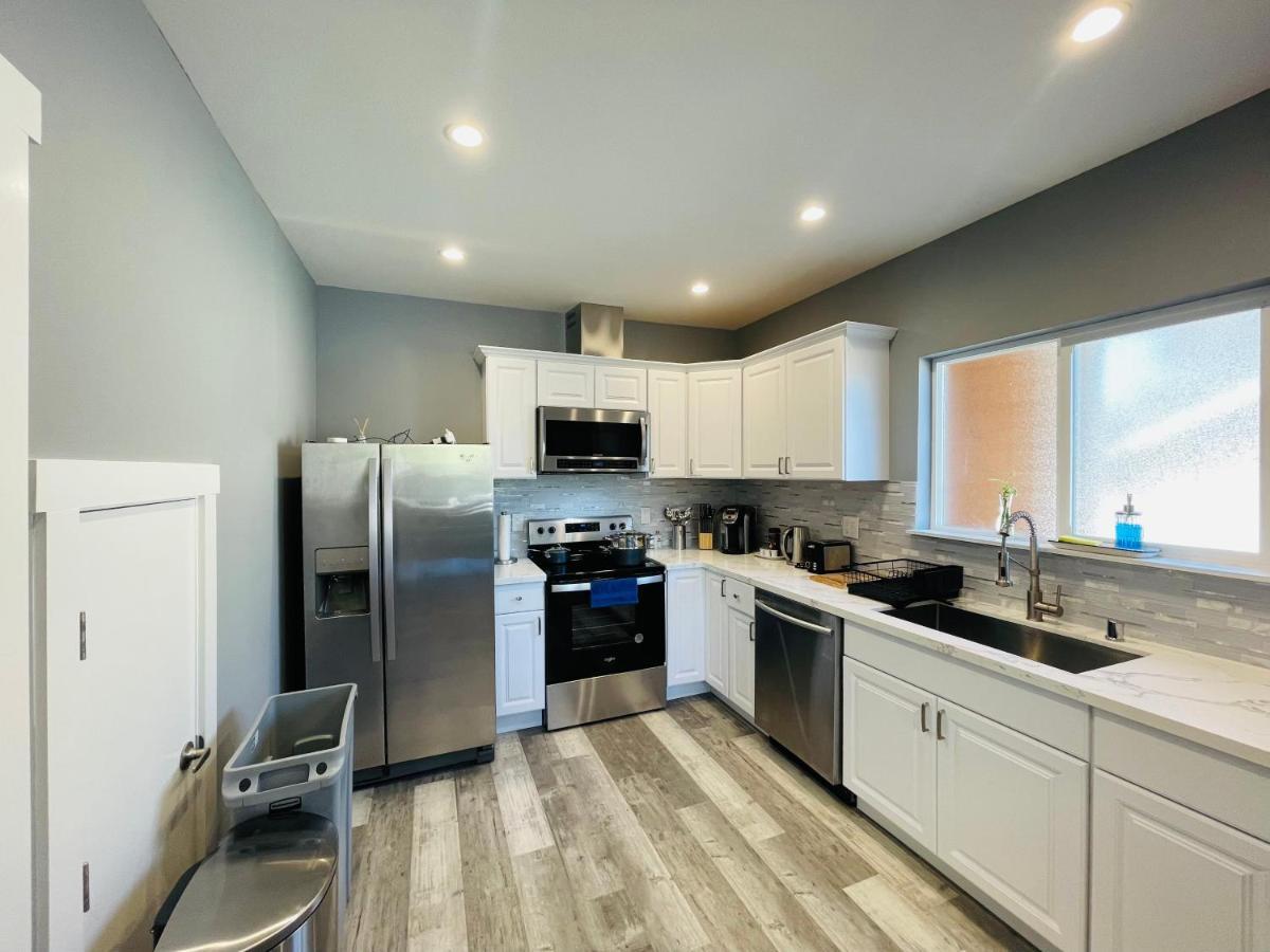 Green Lake 1St Line Home A With Central Air Conditioners Seattle Exteriör bild