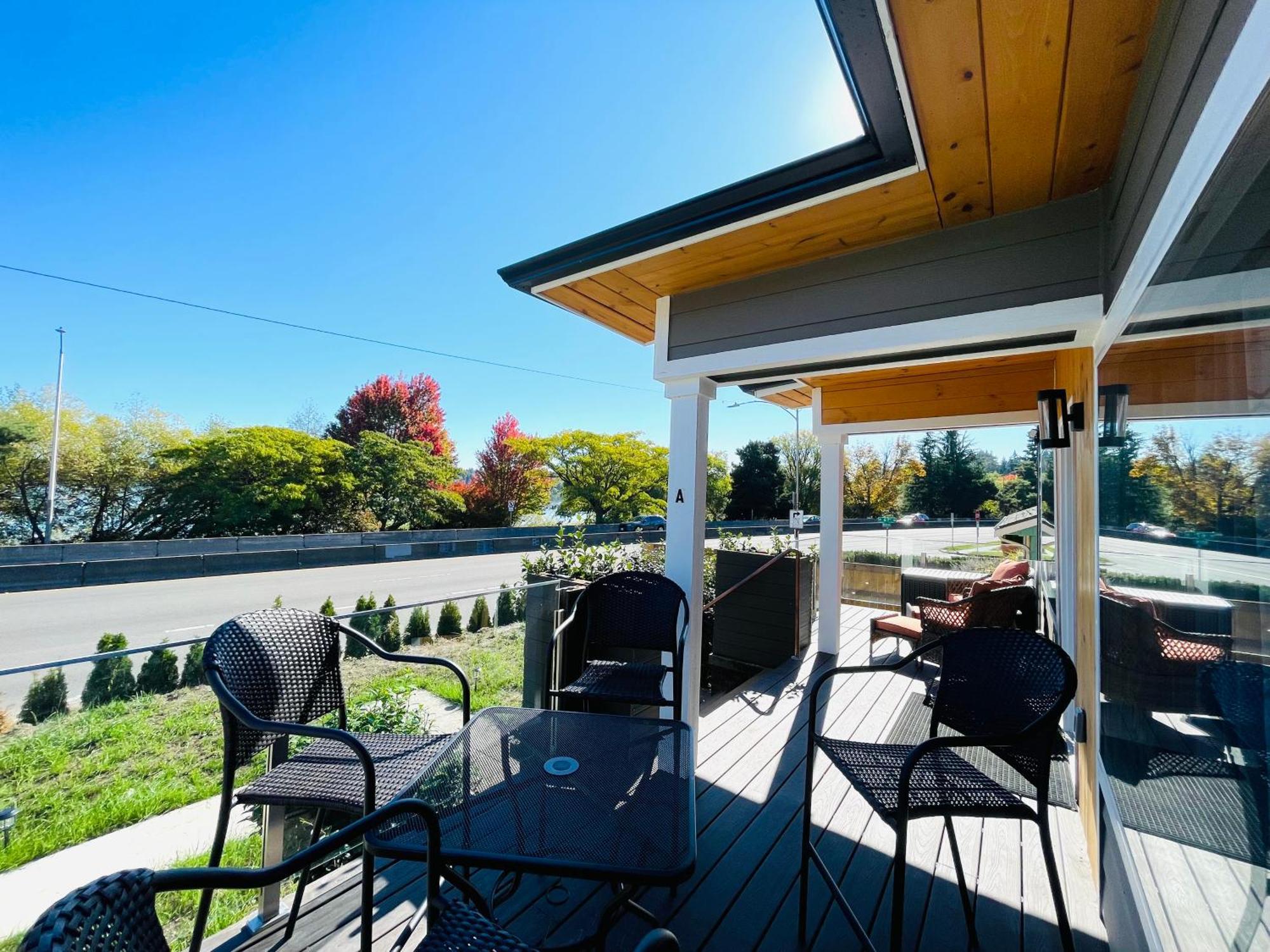 Green Lake 1St Line Home A With Central Air Conditioners Seattle Exteriör bild