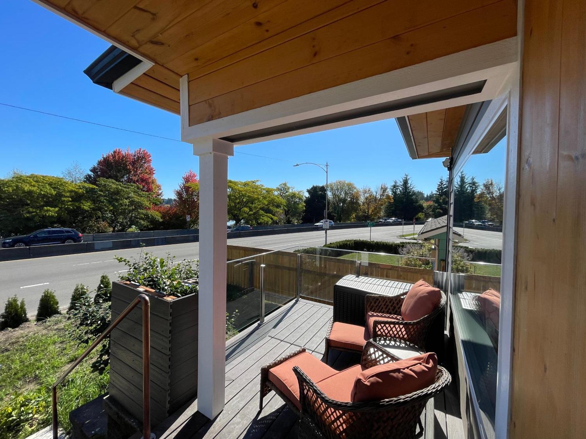Green Lake 1St Line Home A With Central Air Conditioners Seattle Exteriör bild