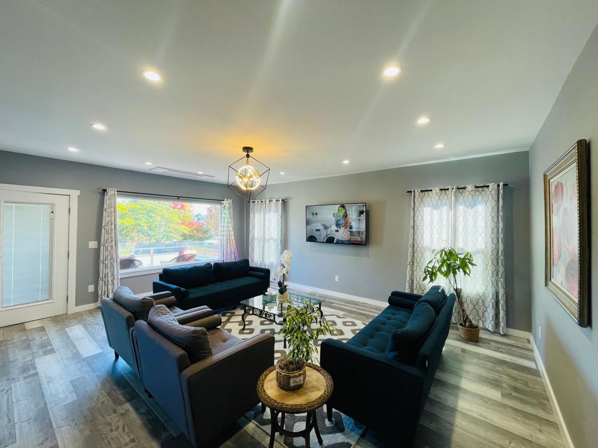 Green Lake 1St Line Home A With Central Air Conditioners Seattle Exteriör bild